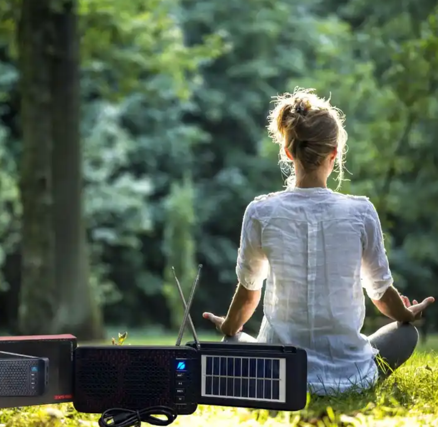 Small Black Wireless Blue tooth Portable Range 1200mAh 5W TWS FM AM Solar Radio Subwoofer Speaker Table