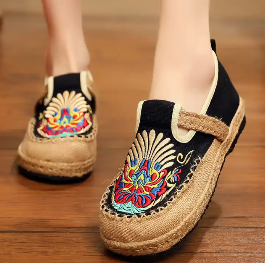 New Cloth Ethnic Style Embroidered Round Head Lazy Slip-on Casual Shoes