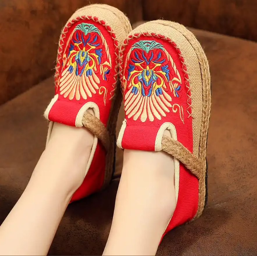 New Cloth Ethnic Style Embroidered Round Head Lazy Slip-on Casual Shoes