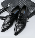 Embossed Graphics Point Toe Non-Slip Men′s Formal Dress Shoes