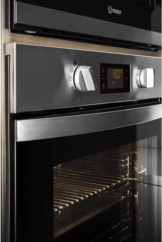 INDESIT IFW 5844 CIX/60cms, 60°-250°, 11 Programs, 71Liters Digital Display with Touch Controls Oven Fan