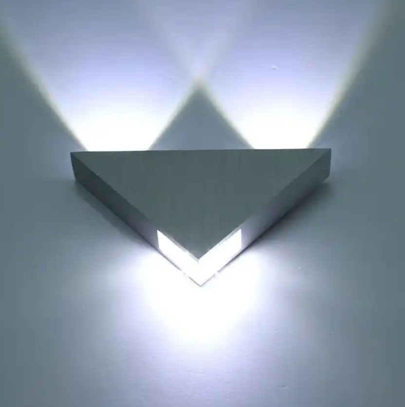 AC110V 220V Modern Bedroom Hallway Decorate Lamp Triangle Shape Led Aluminium Wall Light