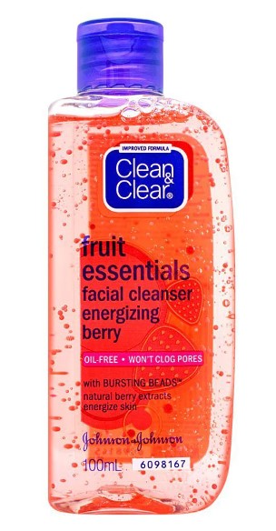 CLEAN AND CLEAR FRUIT ESSENTIALS FACIAL CLEANSER BERRY