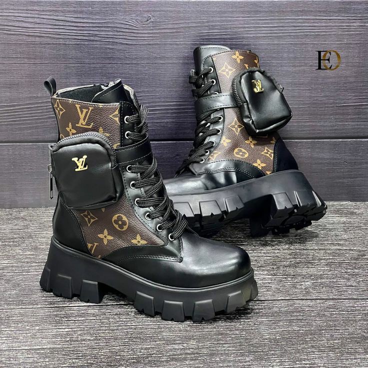 Black louis vuitton boot with pouch for ladies